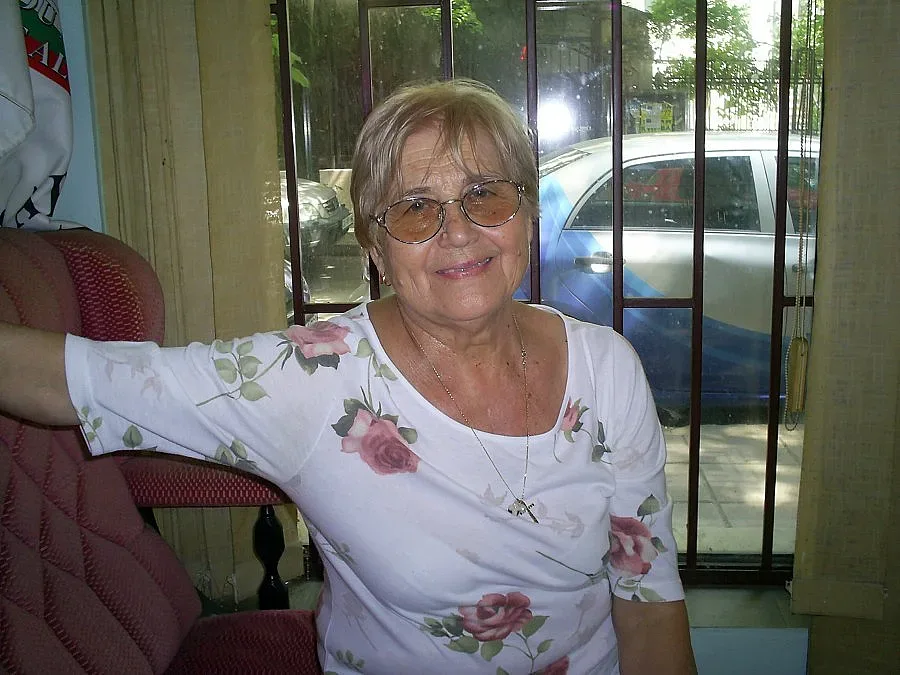 Баба Пепи пак скочи с парашут от 3 000 метра