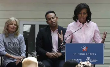 Снимка с Мишел Обама = 10 000 долара