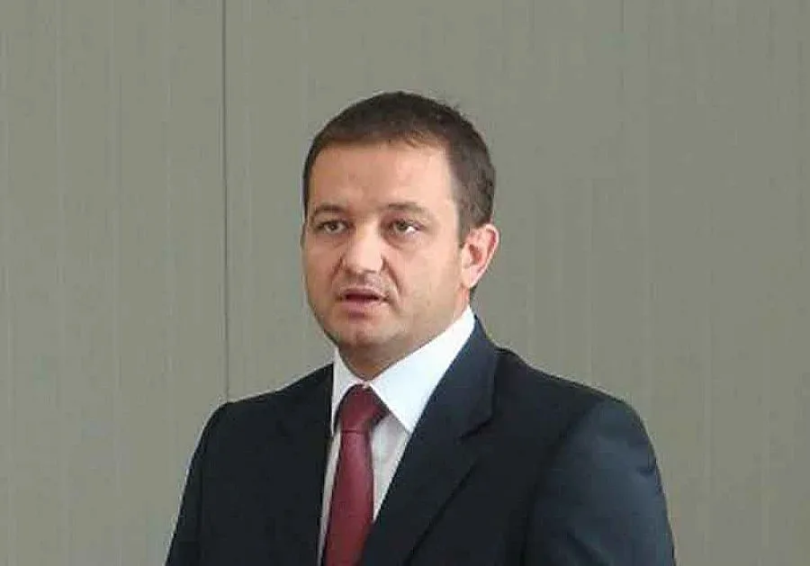 Джиков застава зад манифеста на варненец