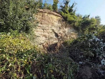 Пороят отприщи свлачищата край морето 