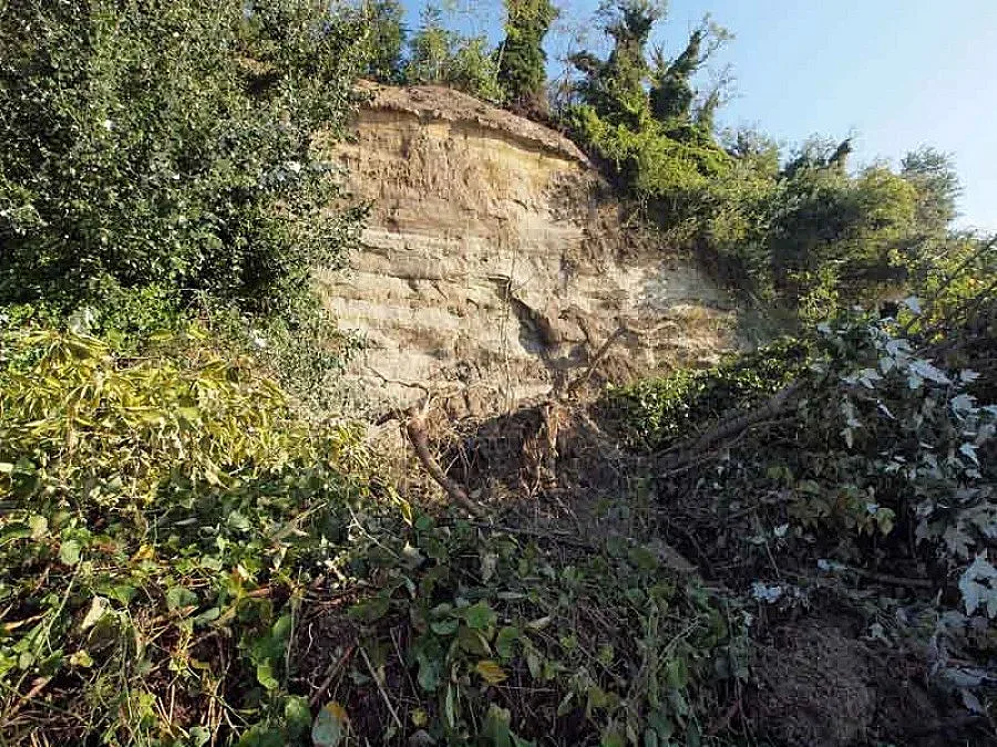 Пороят отприщи свлачищата край морето 