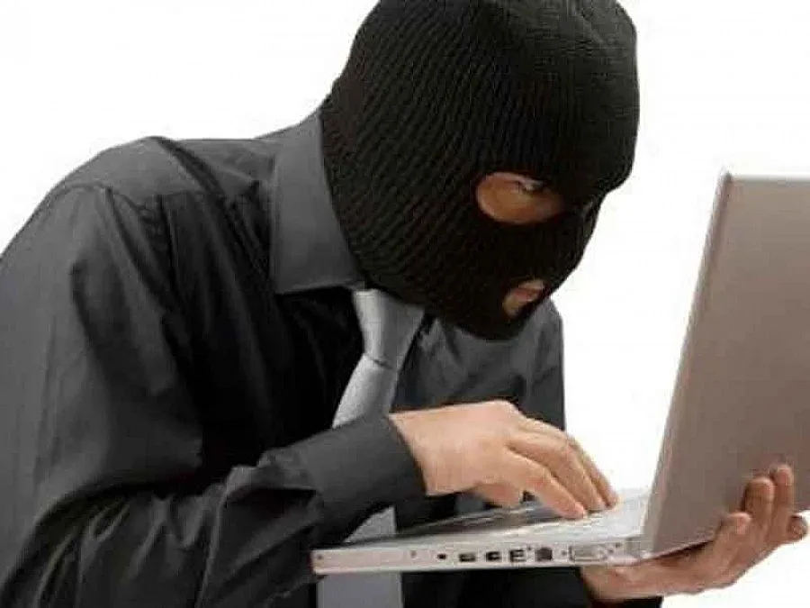 Ученици врътнаха измама в нета 