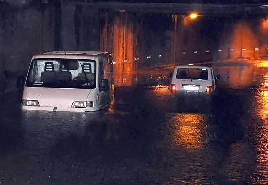 Варна се удави, метър сняг на Шипка