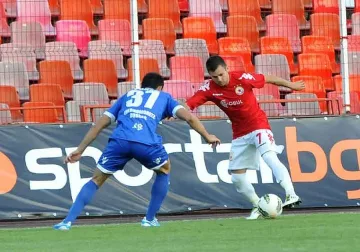 "Олимпиакос" дава нов шанс на Делев