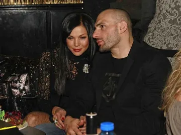 Кой се крие зад усмивката на Юлияна Дончева