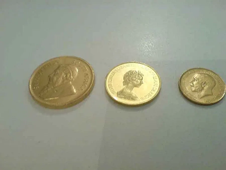 НАП продава монети с лика на кралицата