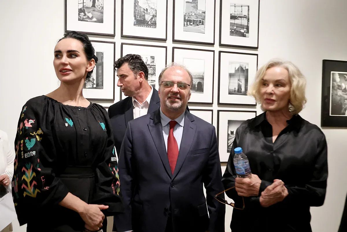 Джесика Ланг в София! Министър Тодоров: Мястото на една кралица е в царския дворец