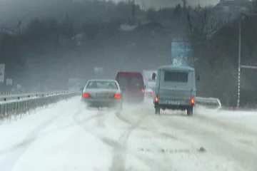 Два влака блокирани в село без ток