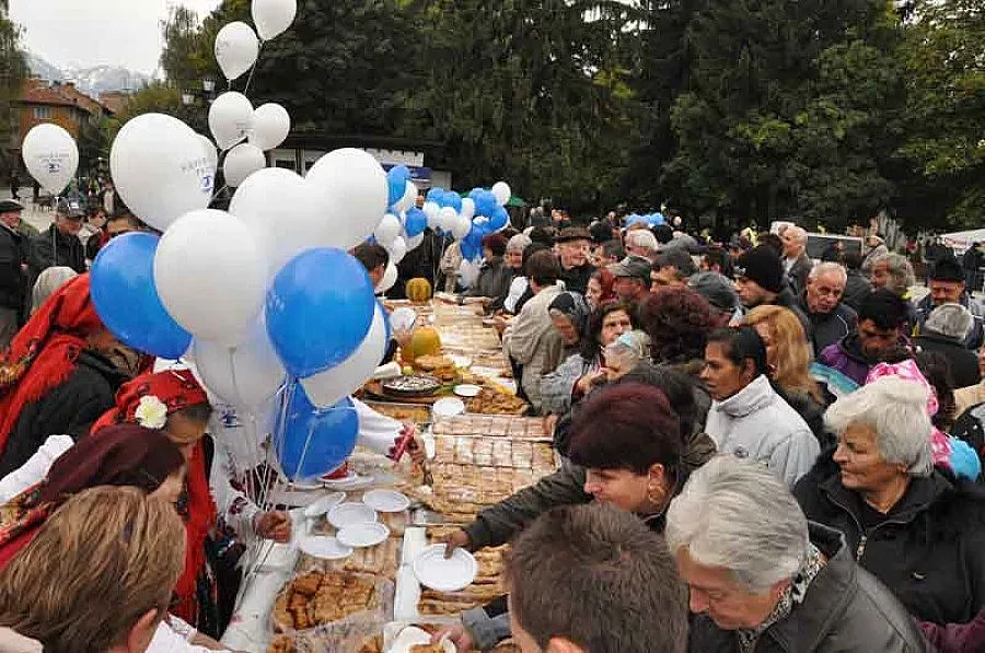 Замесиха най-дългия тиквеник в Разлог