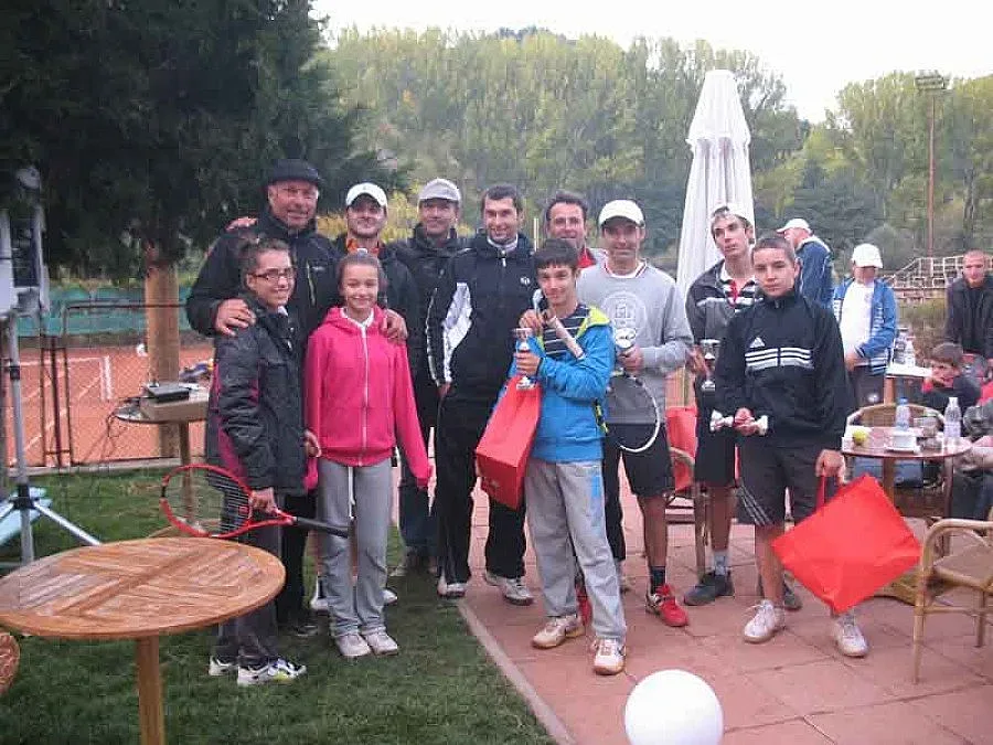 Кандидат-кмет ще осигури покрити кортове за тенис  