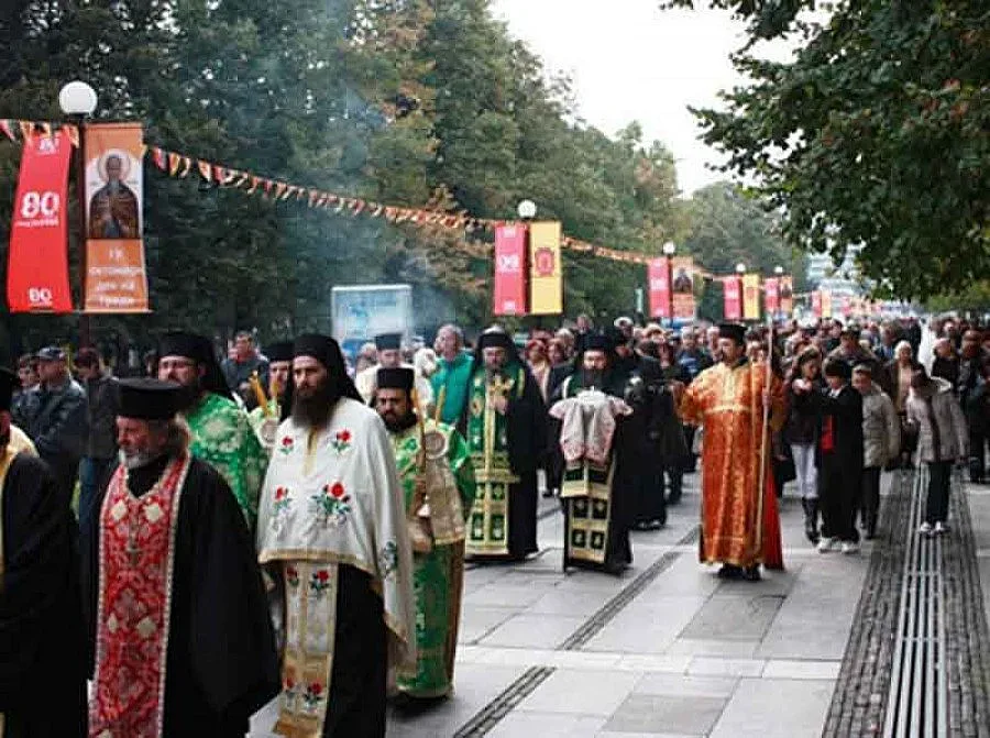 Опашка от вярващи за мощите на Св. Иван Рилски