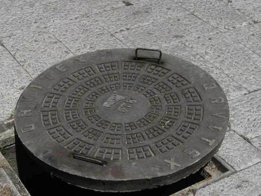 Заключват шахтите против крадци