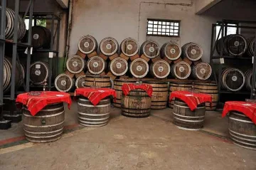 Варят ракия в църквата