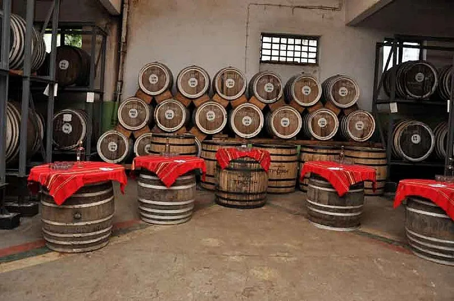 Варят ракия в църквата