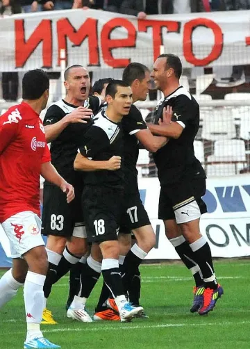  "Белите" празнуват с чалга до сутринта