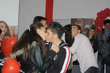 Станишев участва в празник на целувката