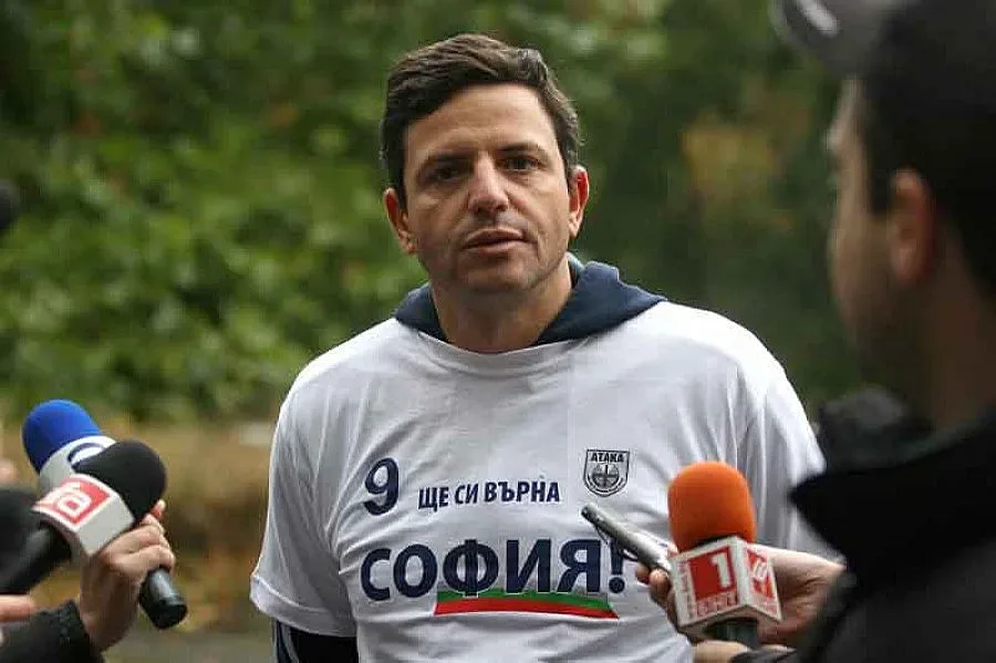 Пехливанов ремонтира спортни площадки