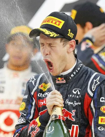 Фетел пак мачка, носи титла и на "Ред Бул"