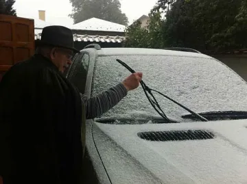 Зимата дойде - първи сняг в София