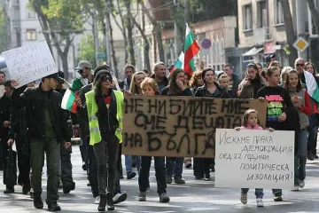 Едва 50 възмутени протестираха в София