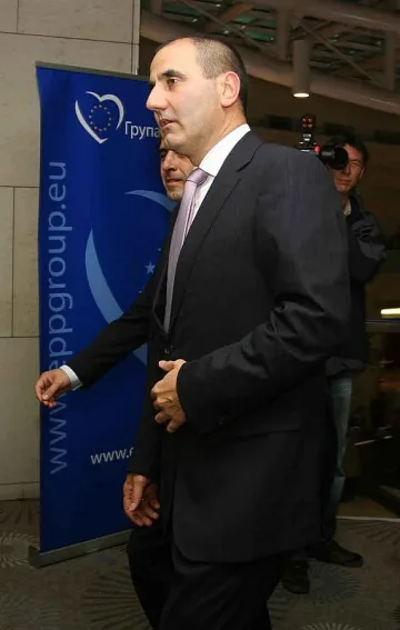 Цветанов: Зачеркнете оценката, която не искате за децата си