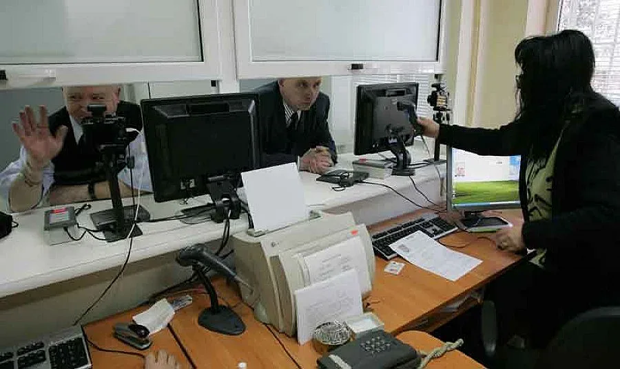Заради изборите: Издават лични карти за 10 дни