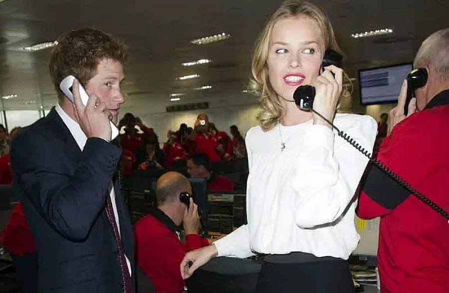 Принц Хари погна мацките