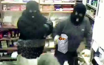 Задържаха студент по право за въоръжен обир