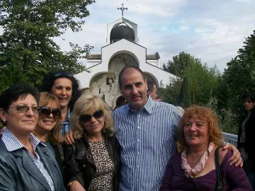 Миряни се снимат с Цветанов на Рупите