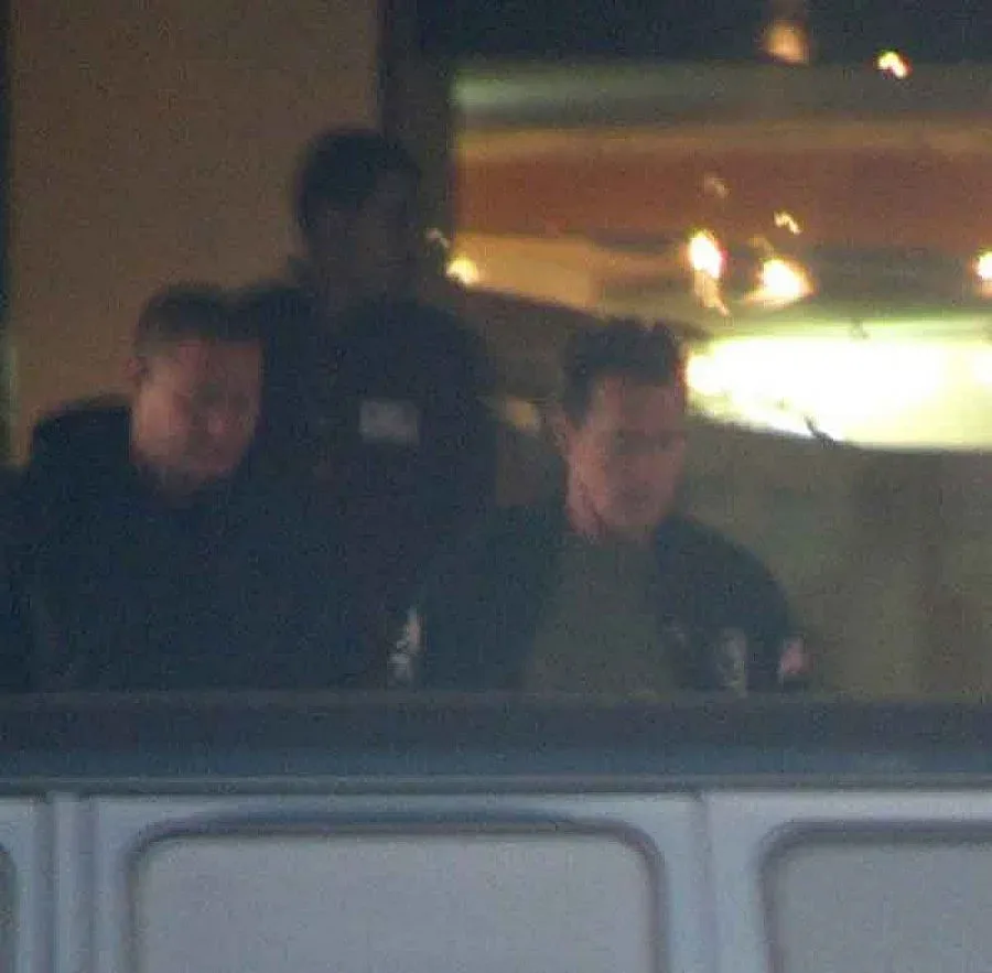 Непобедимите си лягат с кокошките и стават с петлите