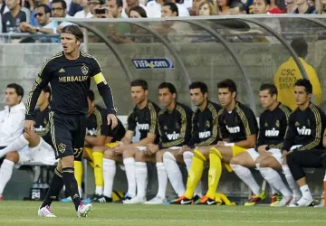 Събират Бербатов и Бекъм в ПСЖ 