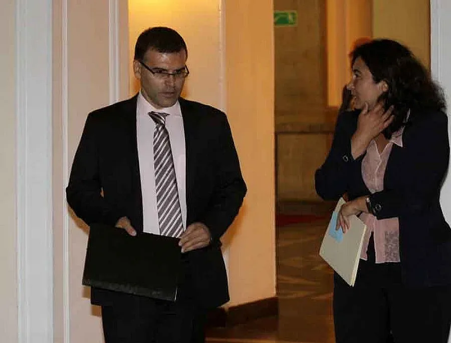 Заплати и пенсии във фризера догодина