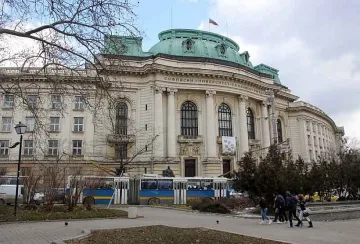 Географ клонира Алма матер в чужбина