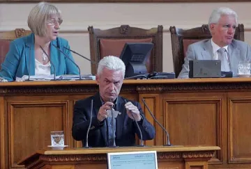 Разпуснаха депутатите заради Волен