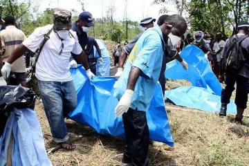 Самолетна катастрофа и земетресение в Папуа-Нова Гвинея 