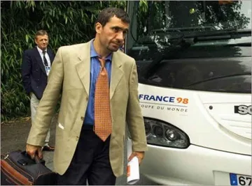 Джика Хаджи може да поеме националите