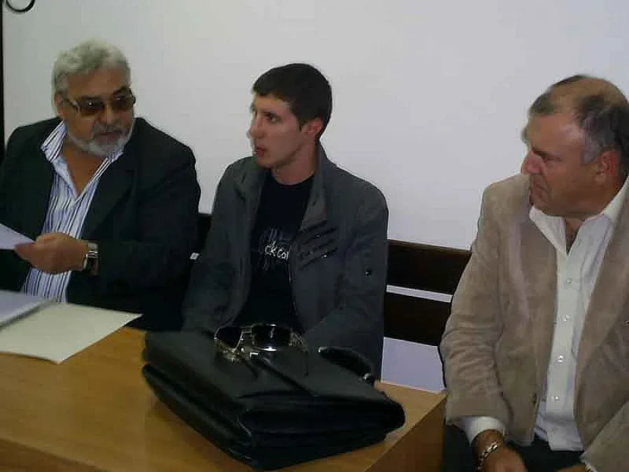 Отнемат компютър за "Клане на цигани" във Фейсбук