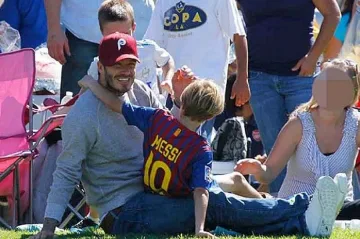 Бекъм-младши с фланелка на Меси