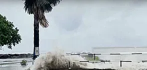 Буря с най-висока степен връхлтя Атлантическия океан. Има жертви