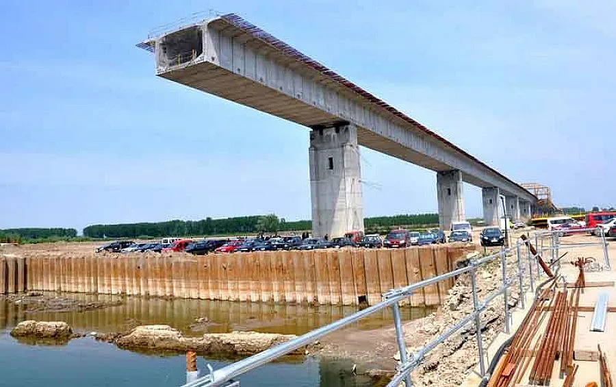 Опъваме още три моста над Дунав