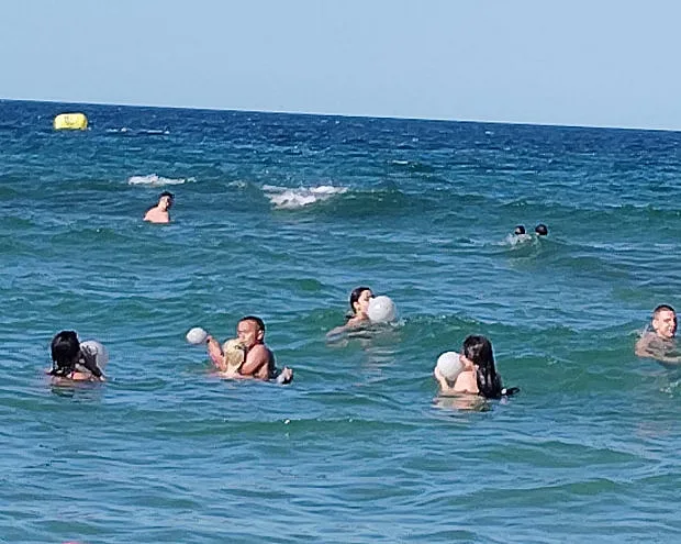 Голям проблем на морето. Хората са изумени!