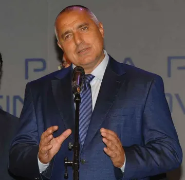 Бойко върза футбола за бюджетния дефицит