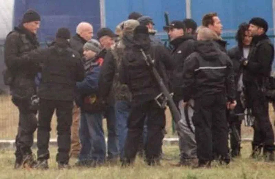 Шварценегер в Туитър: Прекарваме си чудесно с Брус и Слай в България!