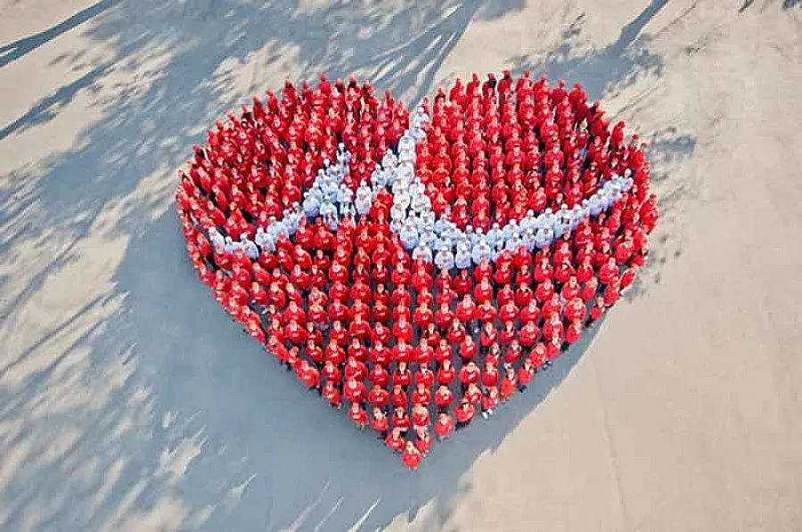 Служителите на М-Тел с емоционално послание към клиентите