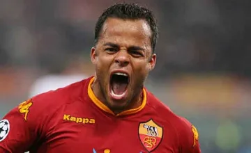 Съдят футболист за изнасилване на балерина