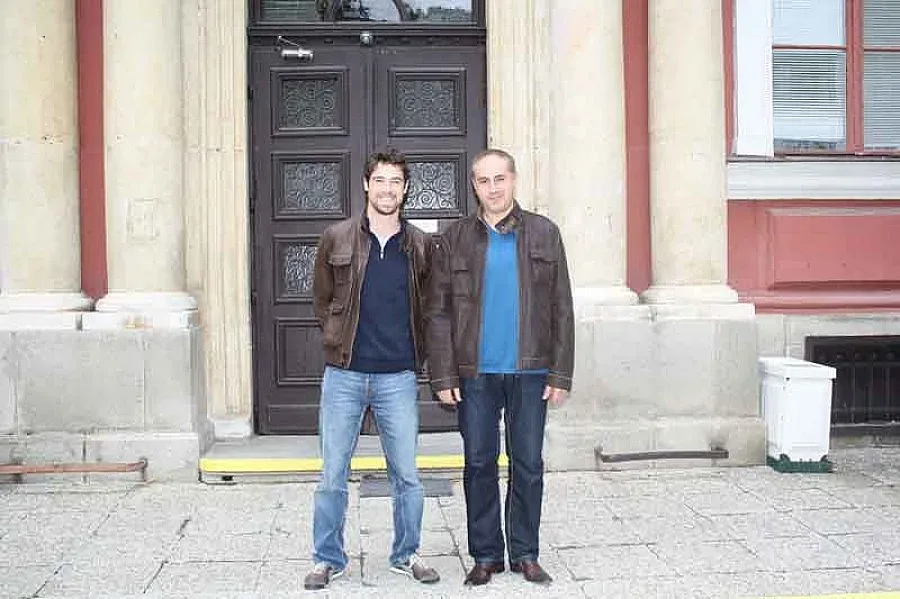 „Монд” хвали Паунов за вота на ромите