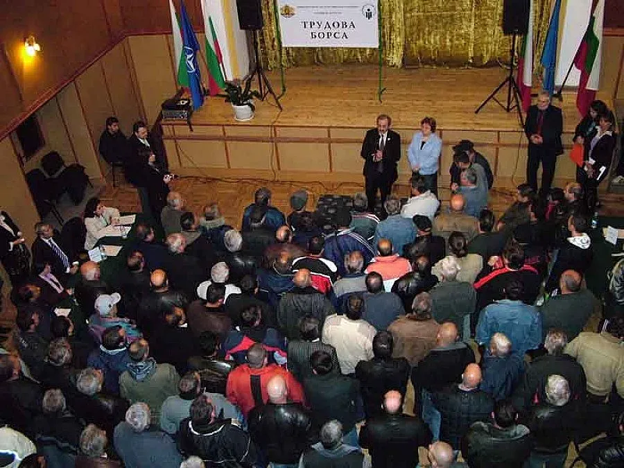 18 000 започнали работа през септември