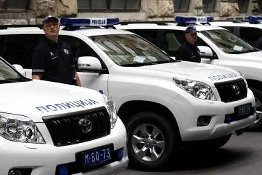 Сръбските полицаи на бунт за заплати