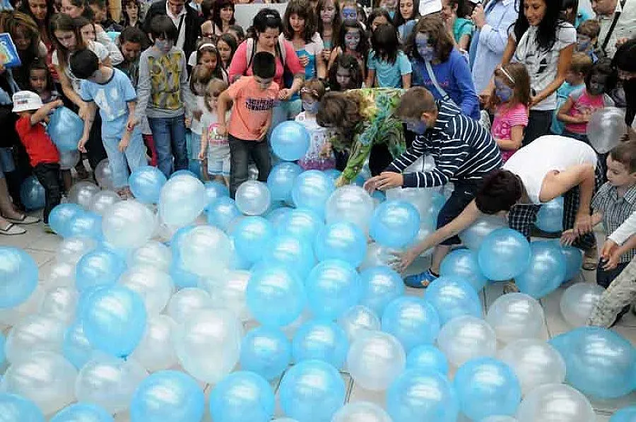 ЕС: Балони да надуват само деца над 8 г.