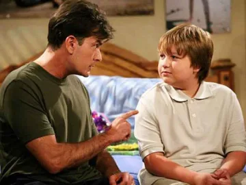 Маска на чичо Чарли - хит за Хелоуин